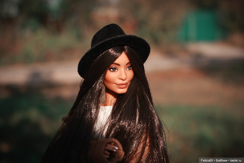 Оболденная Яра Шахиди — Куклы Barbie (Барби): Looks