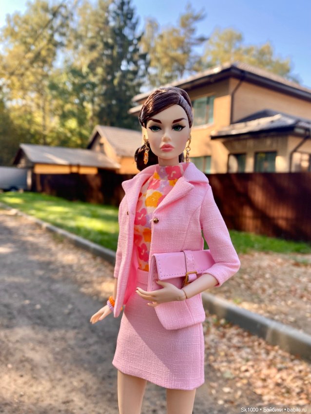 Poppy Parker when in Paris на прогулке