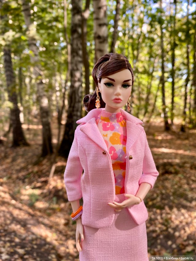 Poppy Parker when in Paris на прогулке