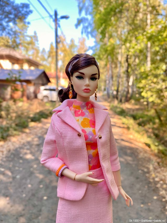 Poppy Parker when in Paris на прогулке