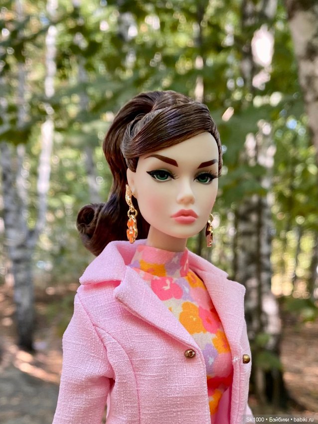 Poppy Parker when in Paris на прогулке