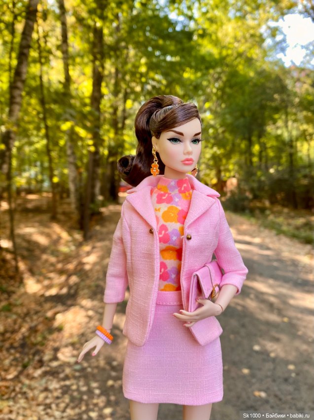 Poppy Parker when in Paris на прогулке