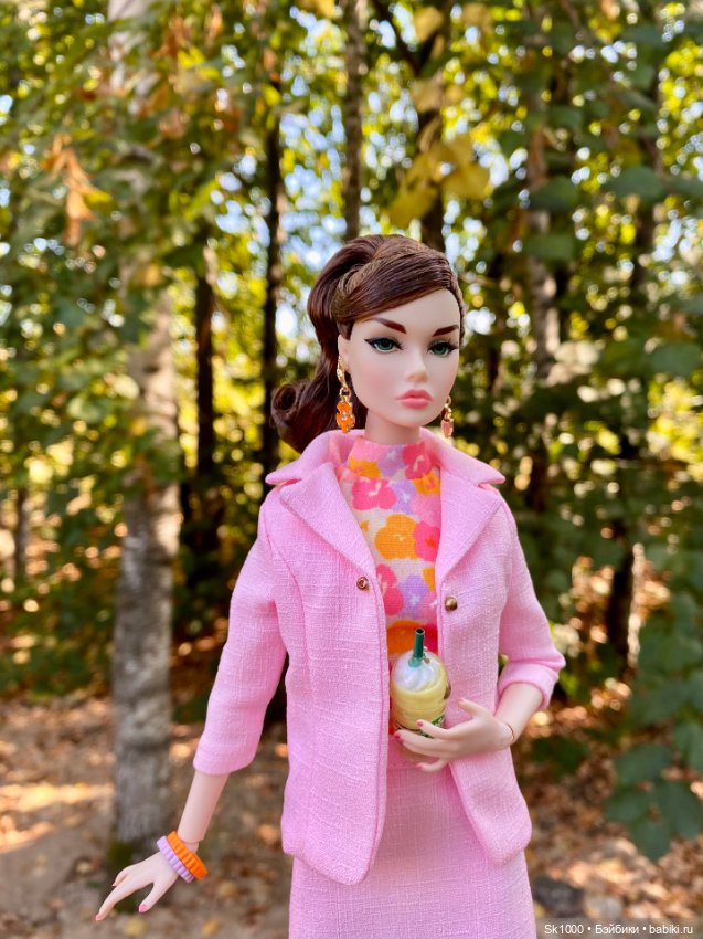 Poppy Parker when in Paris на прогулке