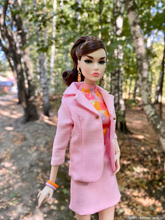 Poppy Parker when in Paris на прогулке