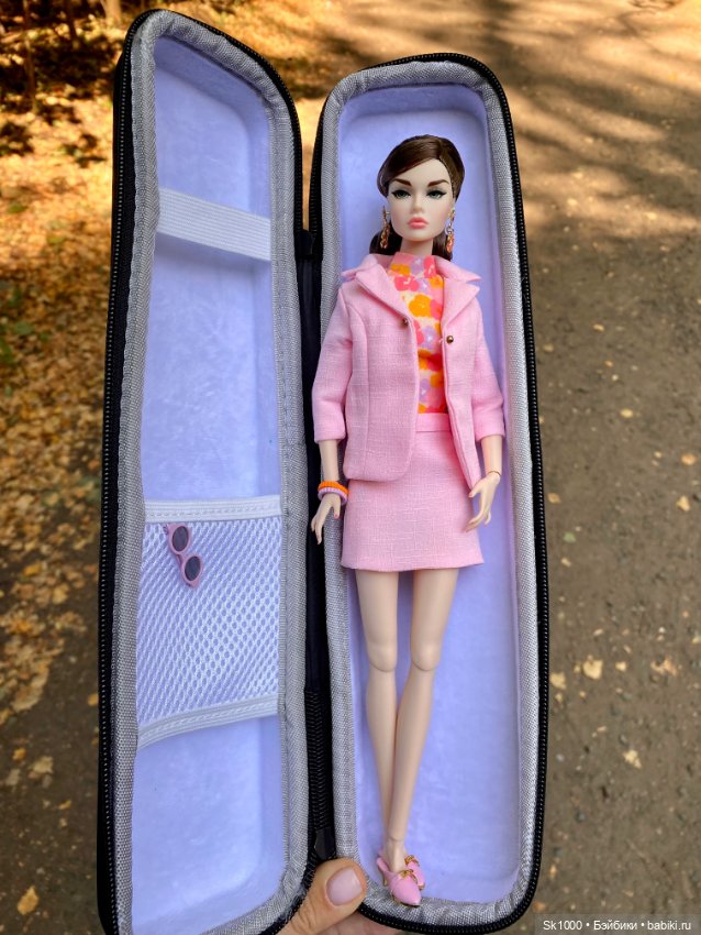 Poppy Parker when in Paris на прогулке