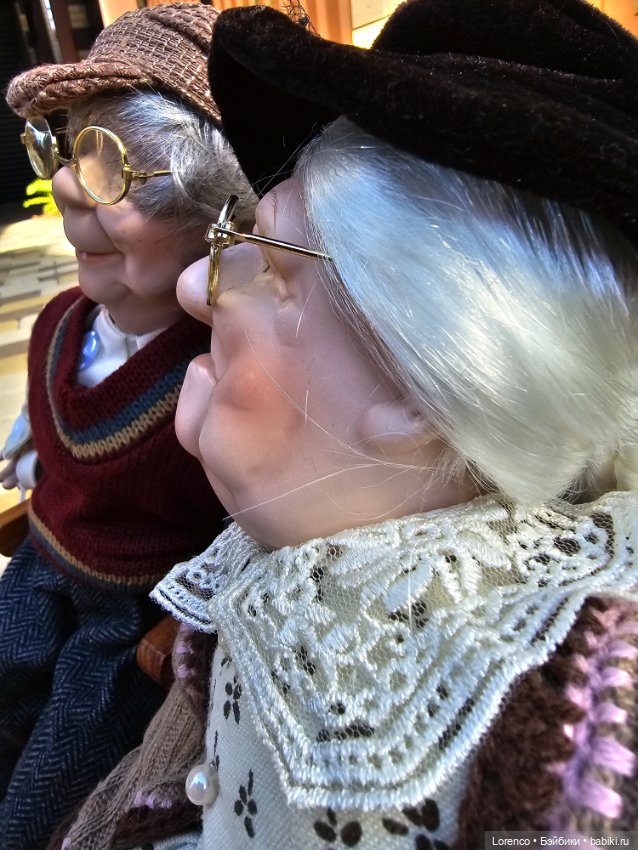 Бабушка рядышком с дедушкой (фото 2)