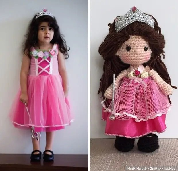 Многодетная мать делает вязаные куклы-портреты