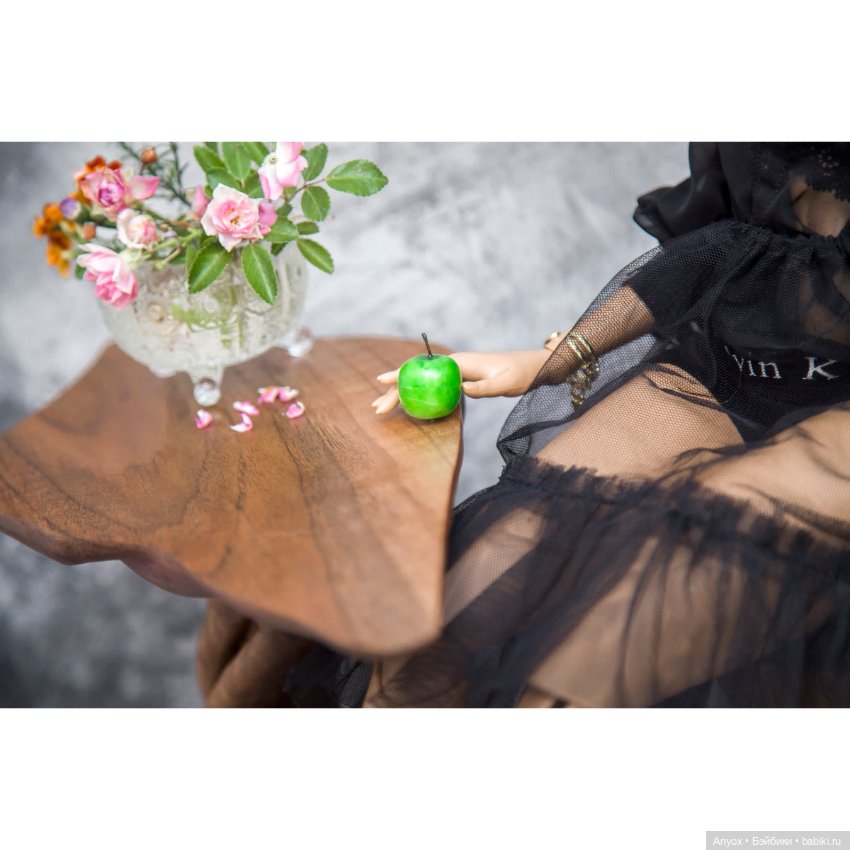 Стол из Ореха, ваза с последним осенним букетом и SartoriaJ Naomi (фото 6)