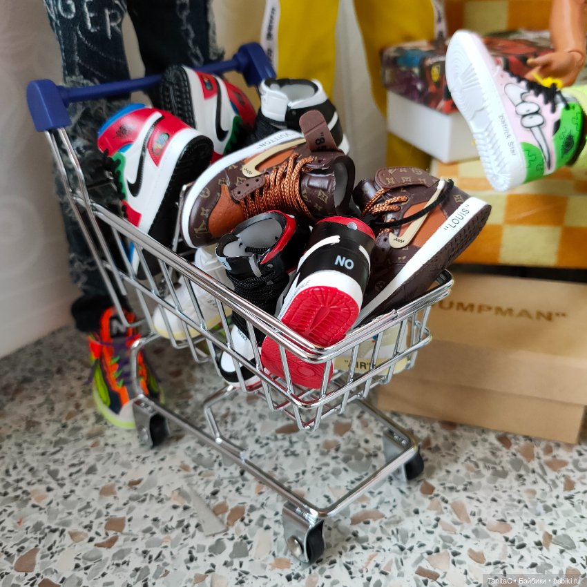 Грузовик с пряниками! (BTS + BMR + кроссы)