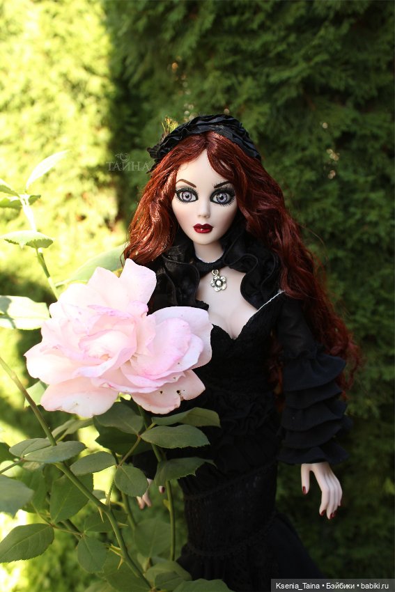 Пока ещё цветут розы — Куклы