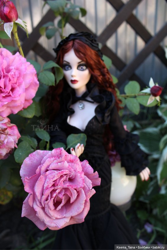 Пока ещё цветут розы — Куклы