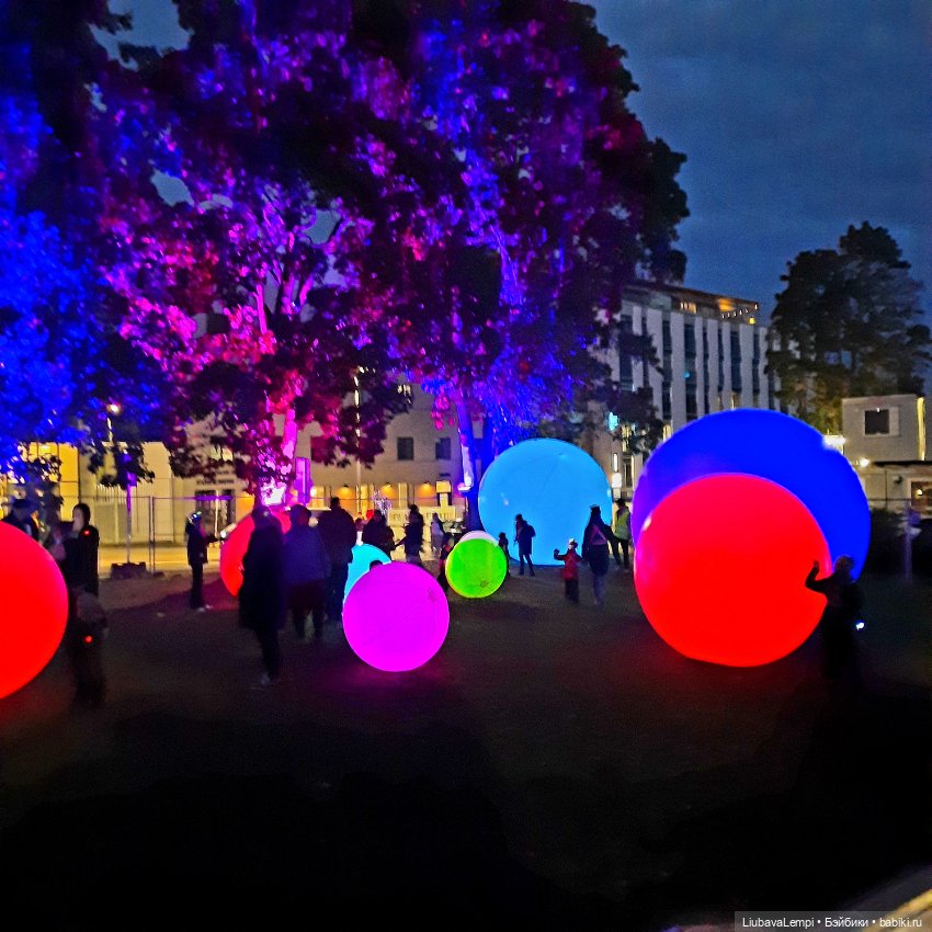 Город света или как Эмиль с Машуней по городу бродили