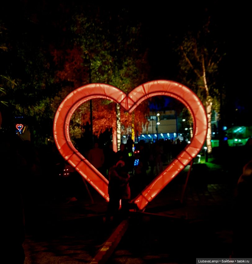 Город света или как Эмиль с Машуней по городу бродили