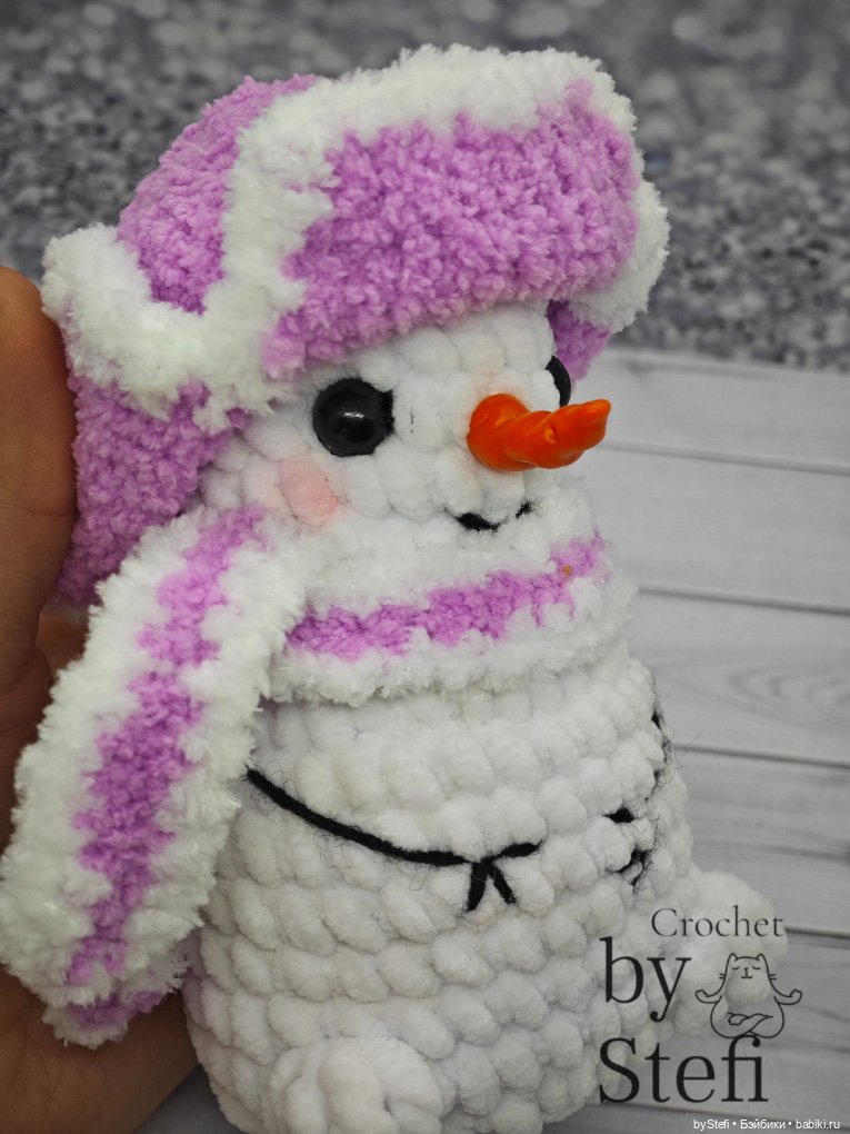 Снеговичок в шапке-ушанке