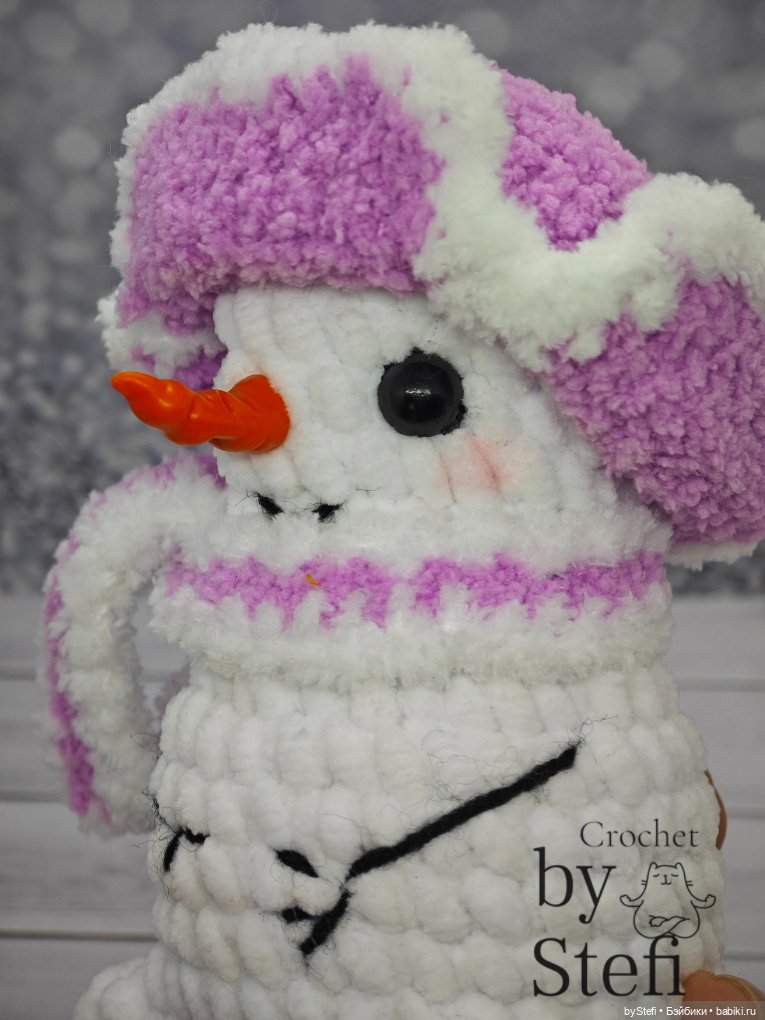 Снеговичок в шапке-ушанке