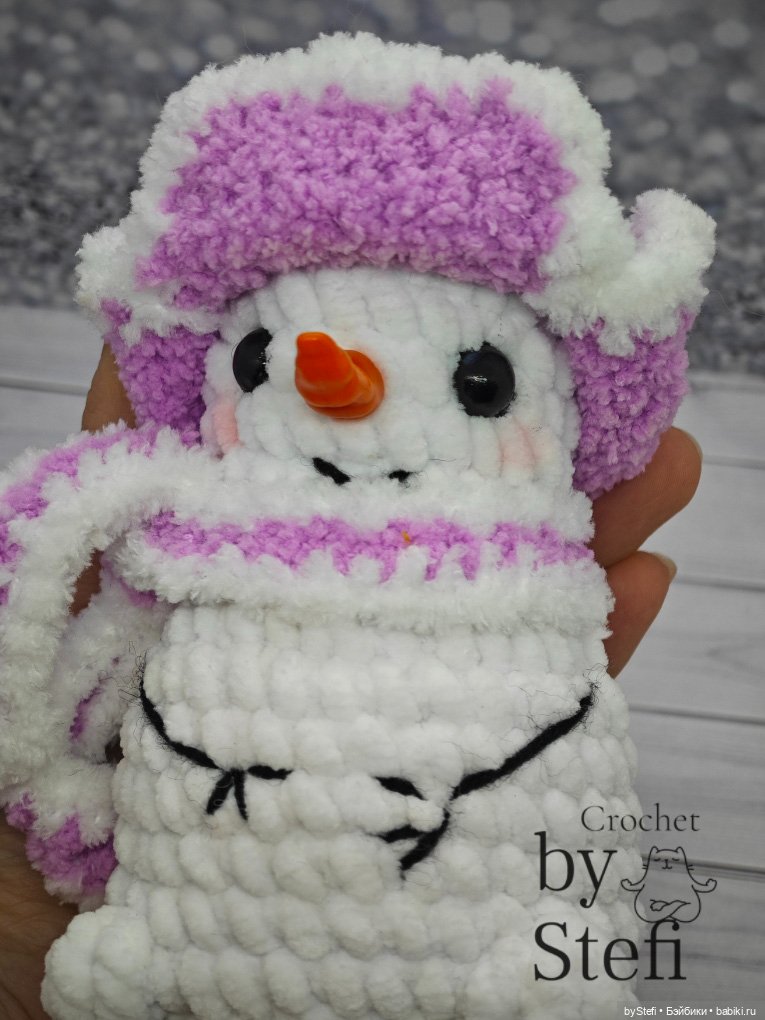 Снеговичок в шапке-ушанке