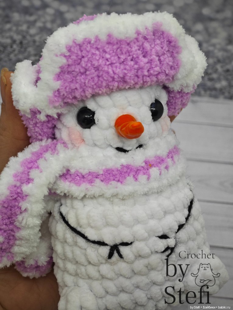 Снеговичок в шапке-ушанке