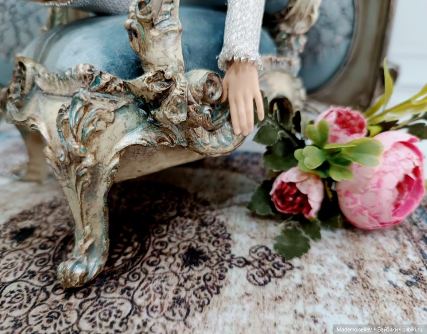 Девушка с обложки — Мебель для кукол и домиков: фото