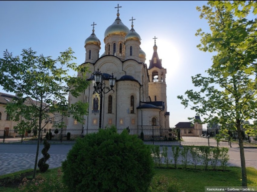 Солнце, ветер, город. Храмовый сквер