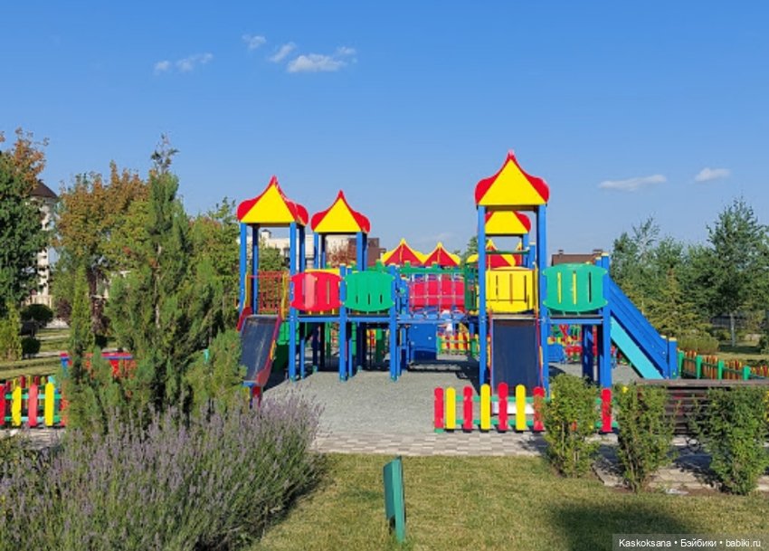 Солнце, ветер, город. Храмовый сквер