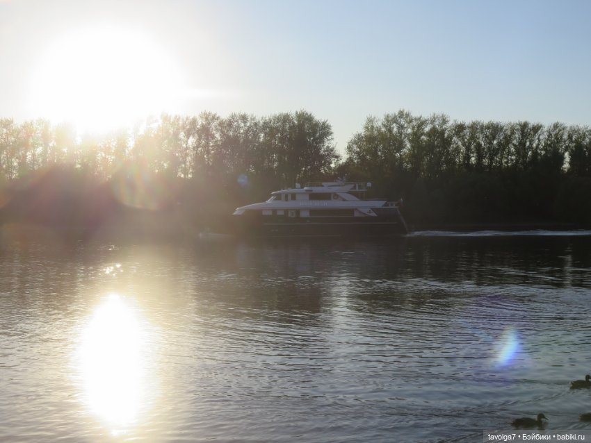 Красивая осенняя прогулка для Bratz и Ле Фрог Regal Academy