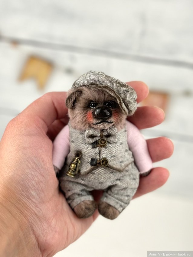 Тедди мишка Рэм с джинсовыми дружочками