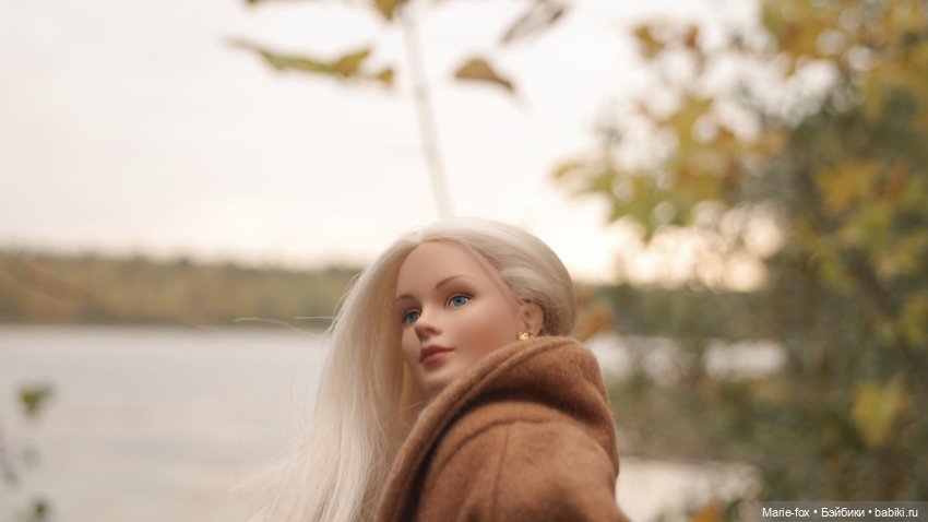 Закружилась листва золотая в розоватой воде на пруду