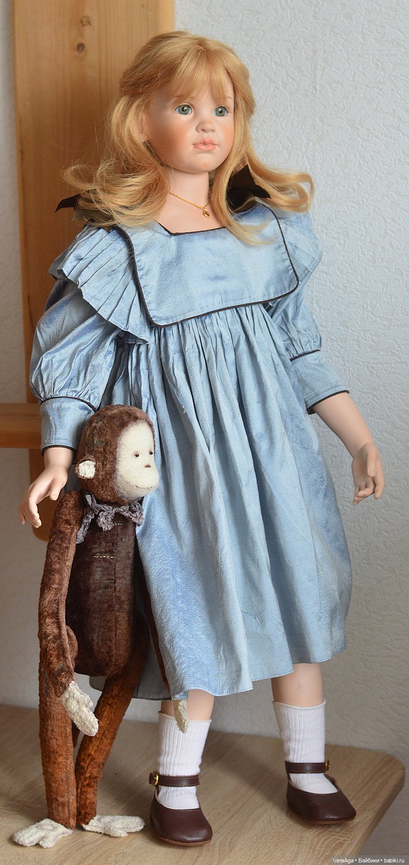 Девочка с золотыми волосами и её обезьянка (фото 6)