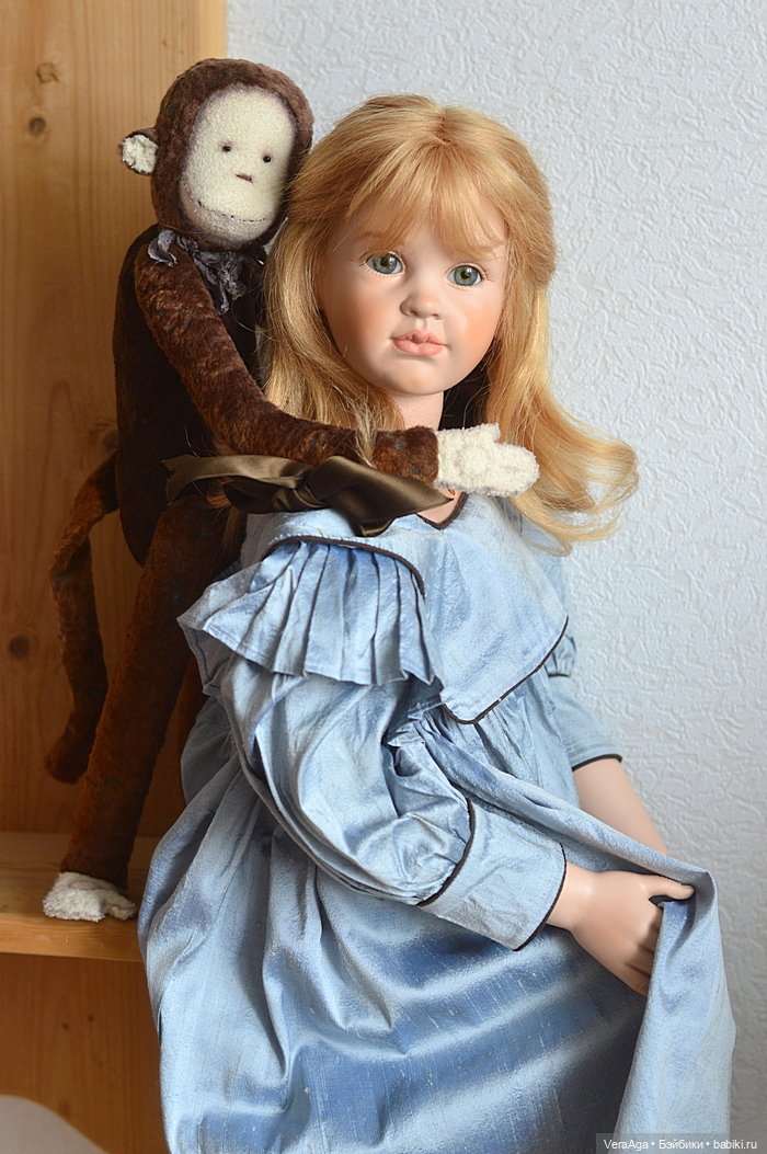 Девочка с золотыми волосами и её обезьянка (фото 2)