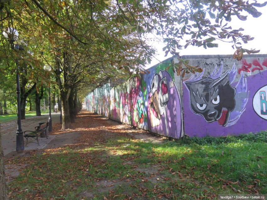 Очень интересная банда мальчишек на Балтике