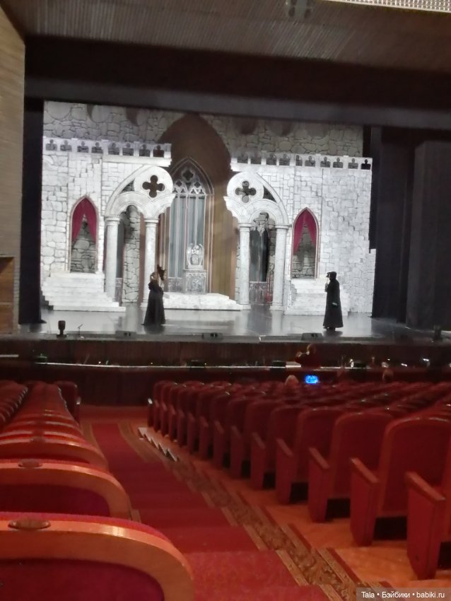 Продолжаем тему закулисья музтеатра