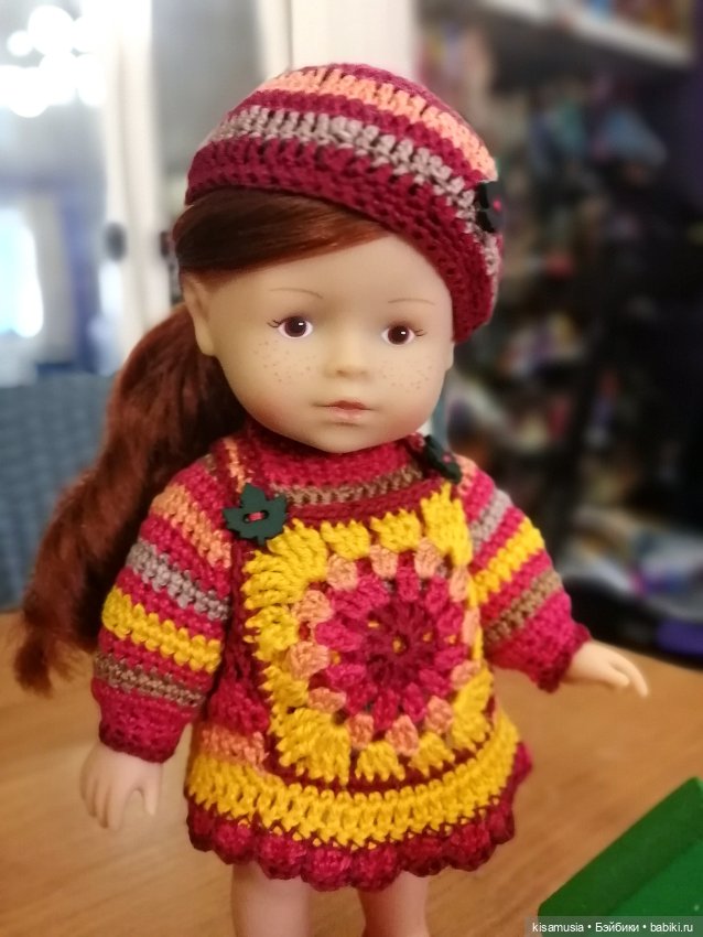 Новые вязаные наряды для куколок (фото 10)