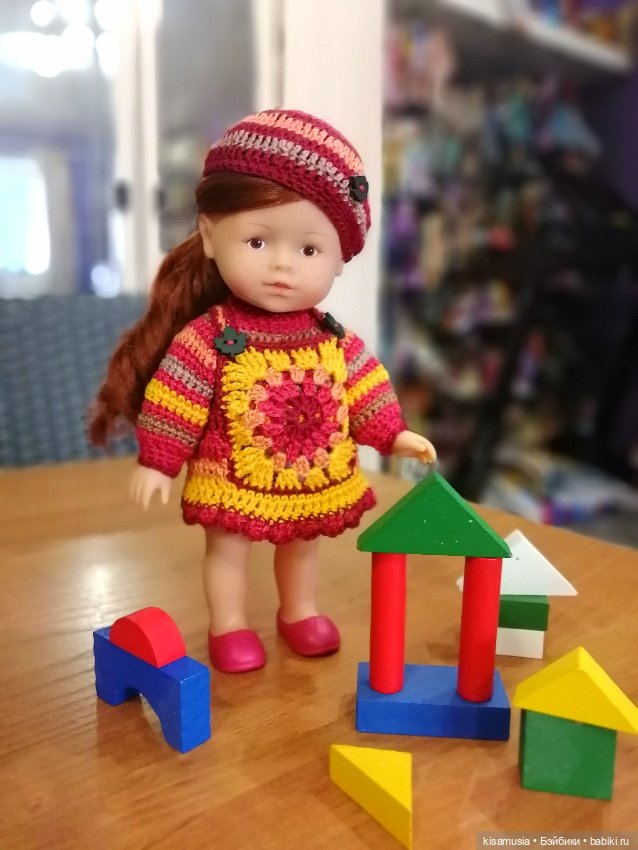 Новые вязаные наряды для куколок (фото 9)