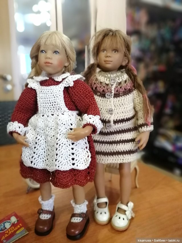 Новые вязаные наряды для куколок (фото 6)
