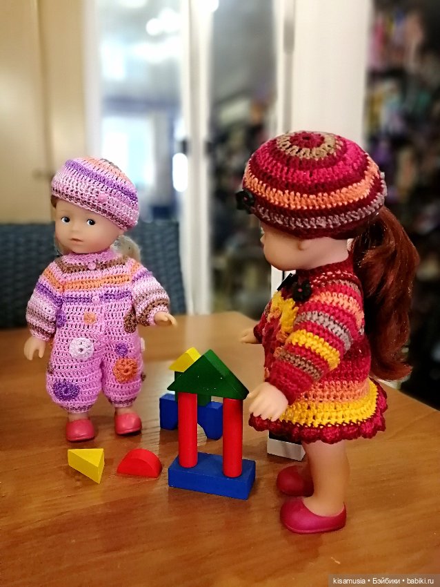 Новые вязаные наряды для куколок