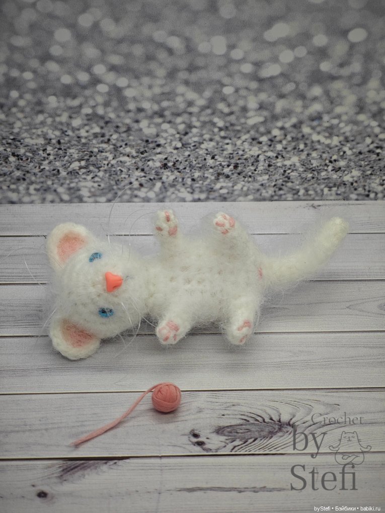 Шкодный котёнок — Вязаные игрушки и амигуруми: крючком