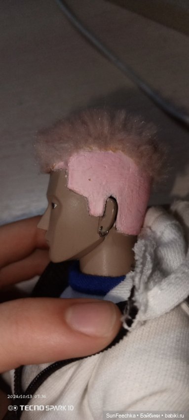 Нужна помощь советом. Требуется реставрация сколов краски на лице