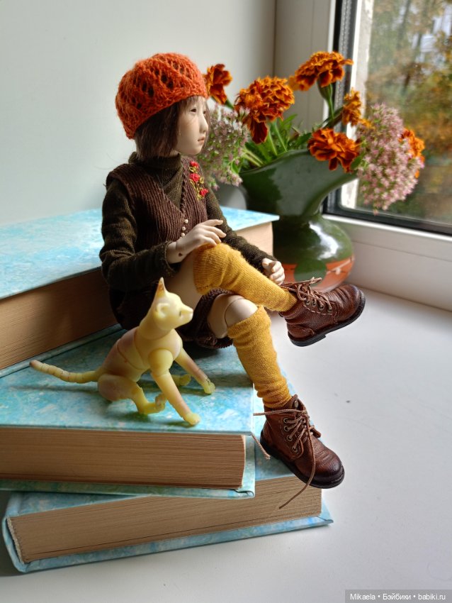 Она надевает чулки, и наступает осень