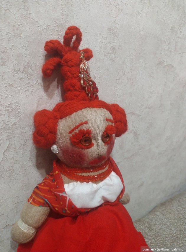 Куклы из чулка. Пришила кукле новое лицо и обновила образ