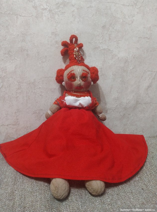 Куклы из чулка. Пришила кукле новое лицо и обновила образ (фото 2)