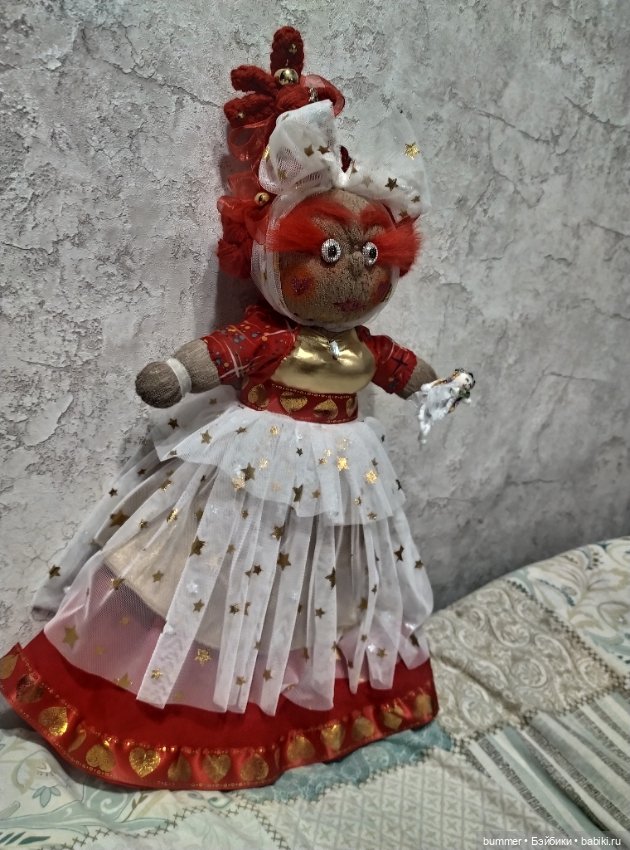 Куклы из чулка. Пришила кукле новое лицо и обновила образ (фото 10)