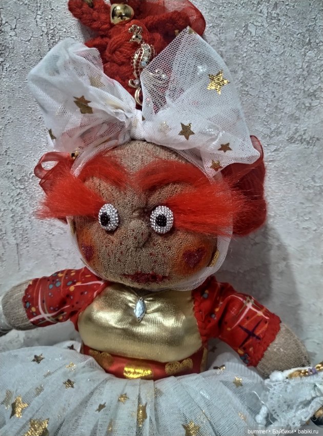 Куклы из чулка. Пришила кукле новое лицо и обновила образ