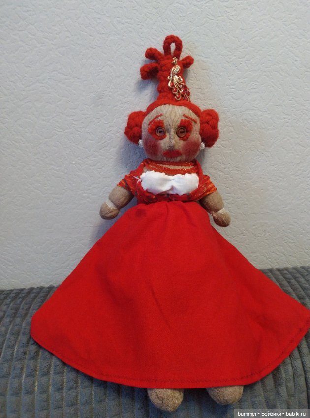 Куклы из чулка. Пришила кукле новое лицо и обновила образ (фото 6)