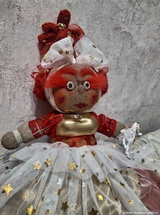 Куклы из чулка. Пришила кукле новое лицо и обновила образ