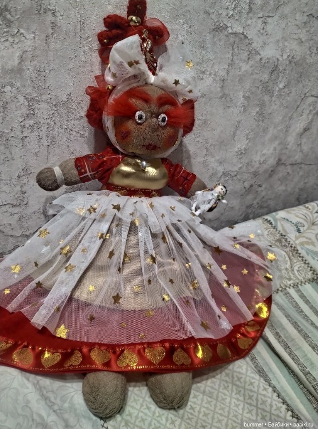 Куклы из чулка. Пришила кукле новое лицо и обновила образ