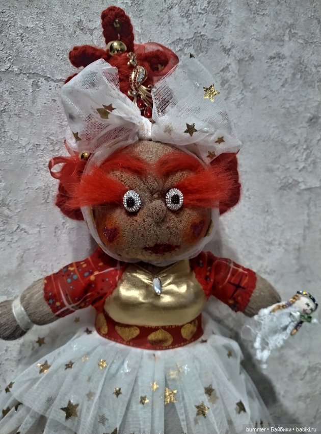 Куклы из чулка. Пришила кукле новое лицо и обновила образ (фото 9)