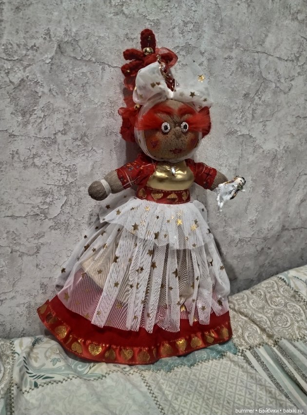 Куклы из чулка. Пришила кукле новое лицо и обновила образ