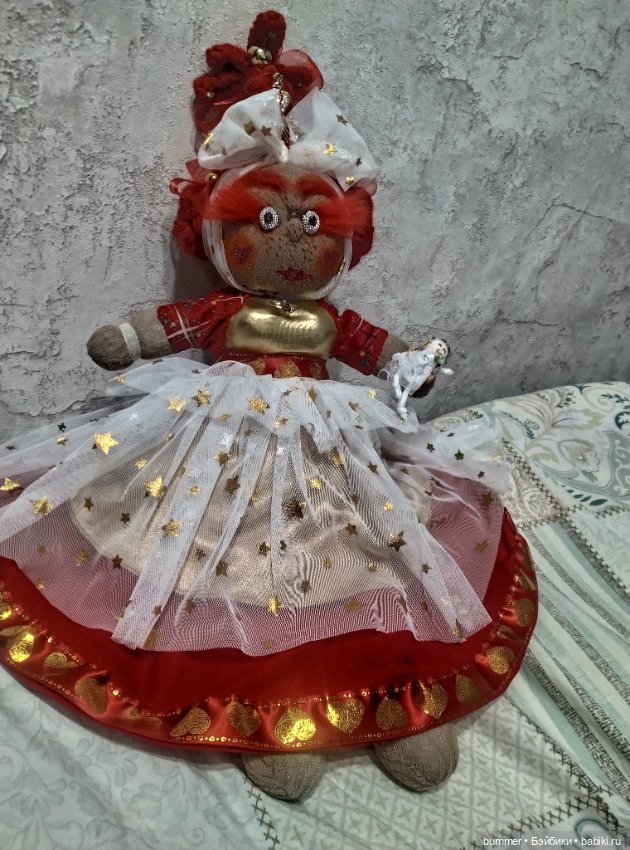 Куклы из чулка. Пришила кукле новое лицо и обновила образ