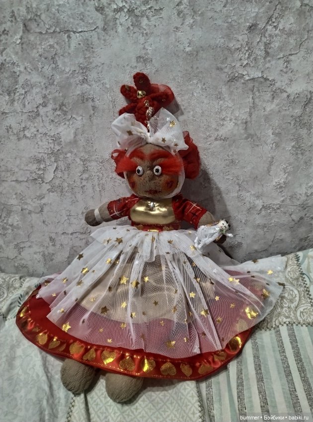 Куклы из чулка. Пришила кукле новое лицо и обновила образ