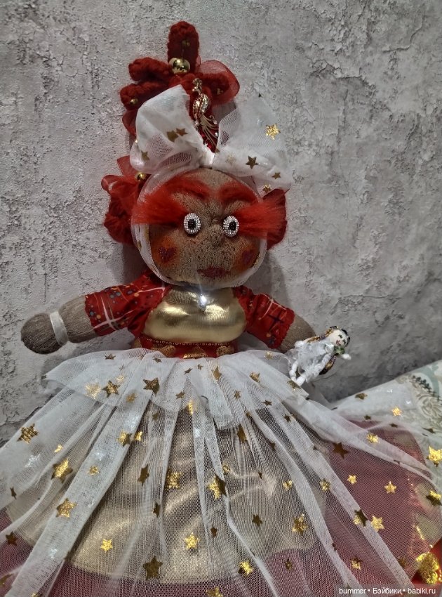 Куклы из чулка. Пришила кукле новое лицо и обновила образ